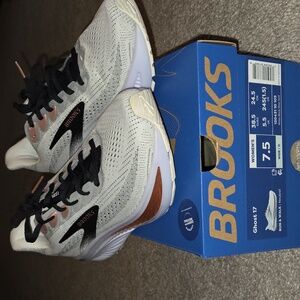 BROOKS GHOST 17 WIDE